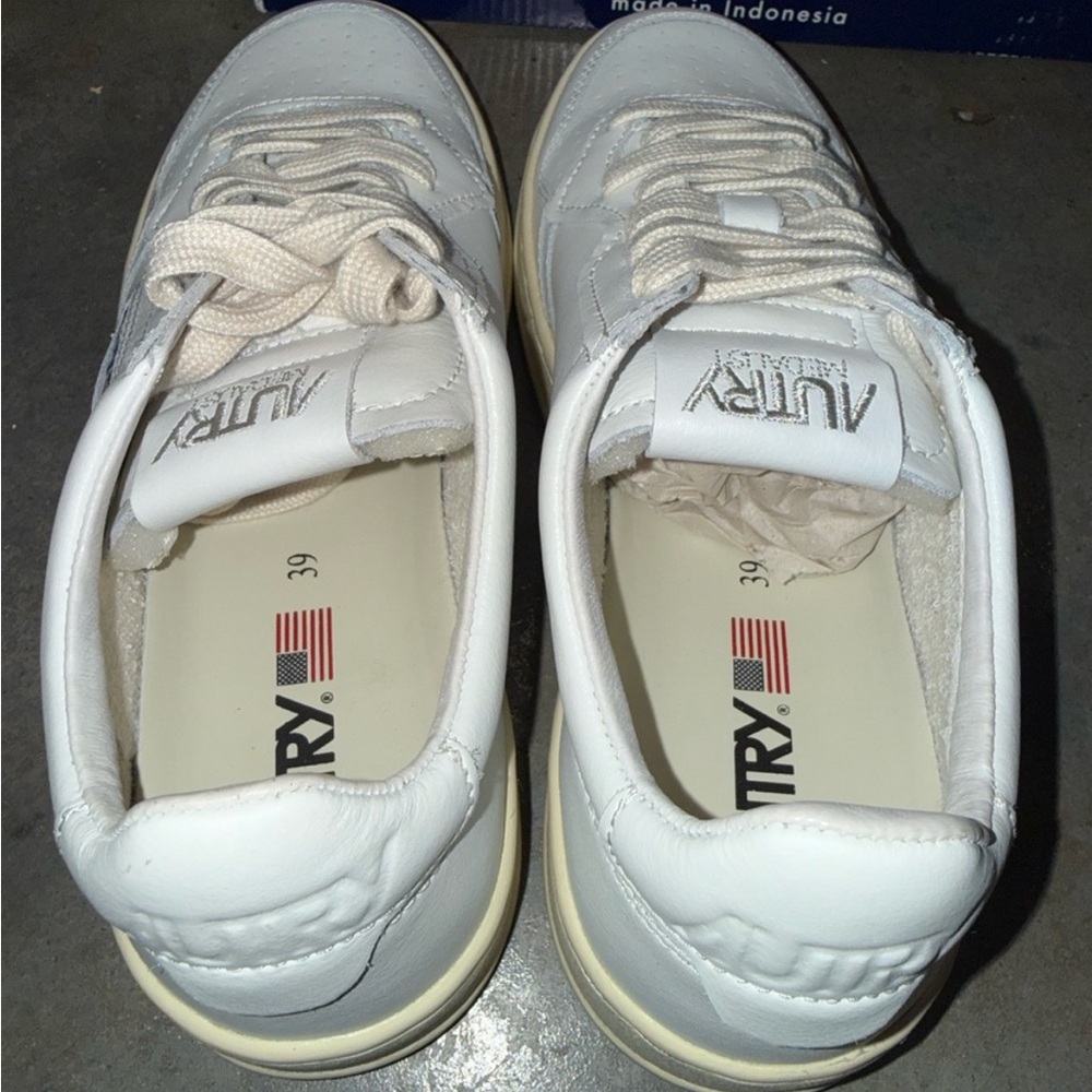 AUTRY SNEAKERS WOMAN
MEDALIST LOW SNEAKER LEATHER, WHITE size 8 / EU 39 - Picture 5 of 9